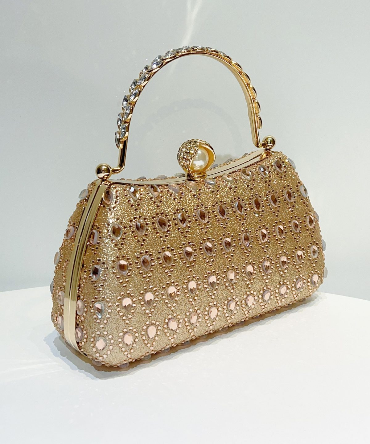 O1CN01Y7jtdx270gXiaQKDs 2212461727735 0 cib